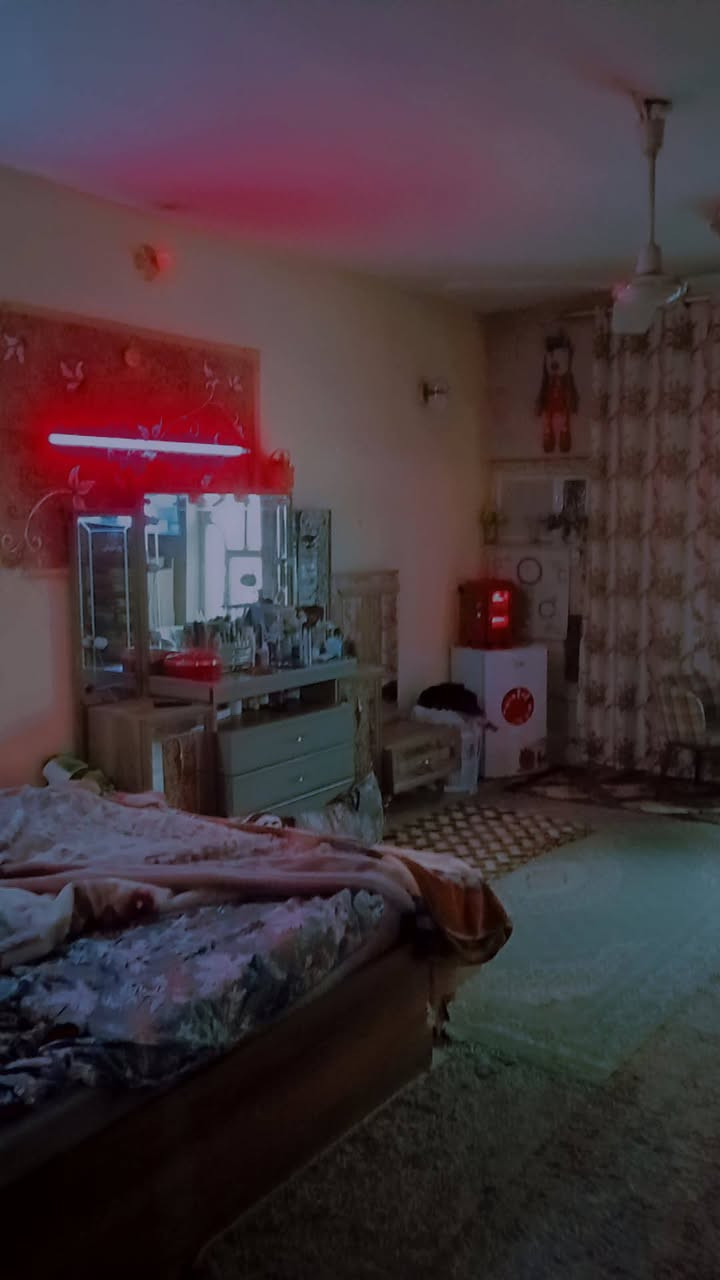 سلام عليكم
بيت للبيع 
/مساحه ٢٢٠م
(طابو زراعي سند ٢٥)
غرفتين نوم وصاله ومطبخ وكلدور 
مشمول بل مجاري ولتبليط كراج يتسع سيارتين مناور وره البيت 
/موقع ازوير الغربي خلف المرور قريب على مشروع المي 
لاستفسار 
***********
