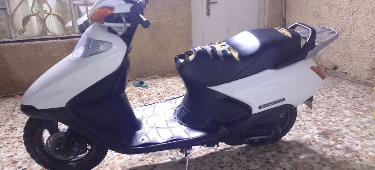 السلام عليكم للبيع سبيسي ياباني مابيه اي نقص تراي ناعم طسه كلش حلوه بس الدبل الأمامي نوعآ ما والخلفيات مابيهن شي شلعه معدل كهربائيات كله شغاله اشاير لايت ستاب لايت كيلو متر ميشتغل قفل جنطه بس يراد لسان والبريك الخلفي تخفيف مااعرف شبيه قمجي جديد وبنزات جديده ماكو بس يخفف الأمامي زين تشتغل سلف هندر محرك مجفت كله جديد  لاتنقيص ولا تبخير سعر 350 الف بي مجال المكان بغداد حي أور *********** راسلني عل واتساب
