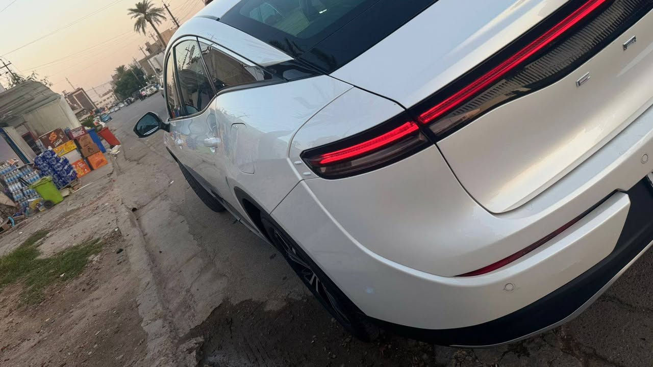 كراون 23
بريميوم ((خليجي )))اكرر ((( خليجي ))))
 ابو التاج 
مكفول
اللون ابيض
مواصفات البلاتينيوم المعروفه
(( السعر 32 )))
((((ثلاث شدات وعشرين ورقه )))))))
بيه مجال بسيط جدا 
ملاحظه سعر ال ppf 
الامريكي وتغليف الجامات بلورايز ب ١٩ ورقه
يعني تحمي سيارتك بتغليف من الخدوش لمده ١٠ سنوات وحتنحسب الك مجانا  
 

السيارة ب اسمي رقم وسنويه جديدة
تويوتا كراون 2023 بريميوم
خليجي ( عبد اللطيف جميل  )

 فخر الصناعة اليابانية
بلد المنشاً : اليابان 🇯🇵

فول مواصفات بريميوم
١.محرك 2500 هايبرد

 ٢. لايت 4  عدسات 

٣. شاشة جبيرة + كيجات ديجيتل
٤. سستم صوت JBL + دمام خلفي 
٥. كاميرات 360 درجة
 ٦.  رادار  امامي + مانع تصادم + تحدي مسار
٧. رادار خلفي + مانع تصادم خلفي
٨.رادار جوانب + نقطه عمياء
٩.بردة كهرباء
١٠.تحكم مقاعد امامي كهربائي 
١١. تحكم مقاعد خلفي كهرباء
١٢. مقاعد جلد كريمي + تبريد كشنات
١٣. صاجات فورميكا 2026
١٤. شاحن وايرلس 
١٥. ميموري كشنات

١٦. فول منافذ TPC + كار بلي 🔋
١٧. باقي مواصفات الكراون معروفه 
(((((((للبيع فقط ))))))))
ملاحظه مهمه جدا ( السياره مغلفه قبل كم شهر تغليف ppf بالكامل (((تغليف امريكي)))) وليس (صيني )  
وكذلك تغليف جميع  النوافذ  بلرايز عاكس للحراره 90 % (( امريكي ))وليس (صيني )
الاجابه عن طريق الاتصال فقط   ***********
