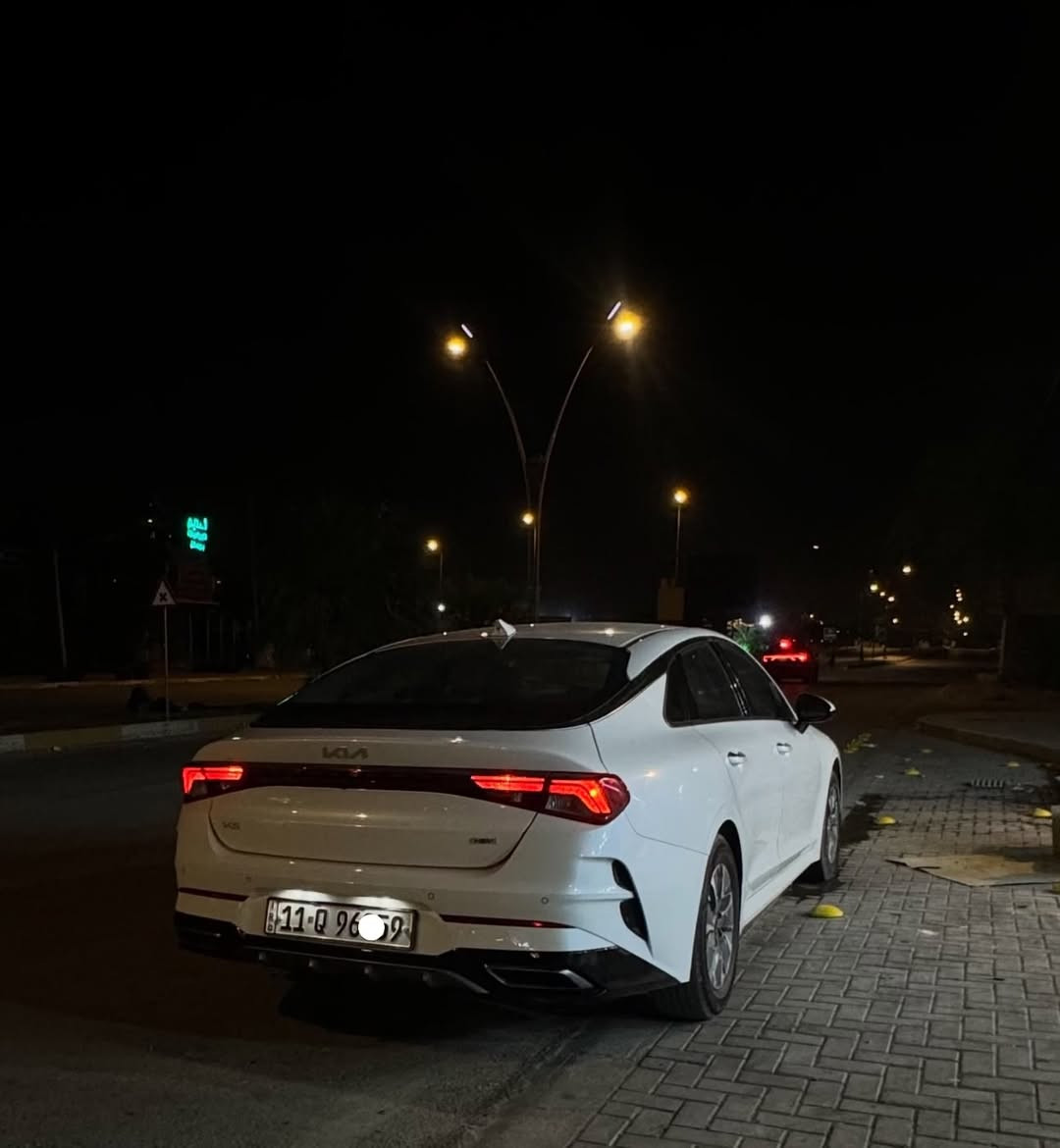 السلام عليكم 

K5 هايبرد 2023 
وارد كوري 
🔺تحكم ستيرن 
🔺ترحيب عند الاقتراب 
🔺تحديد مسار 
🔺كروس سرعه
🔺ماصده اربع عدسات
🔺اشارة بالمري
🔺مري كهرباء شفط 
🔺شاشه كبيره لمس 
🔺شاشة تبريد لمس
🔺كير ماوس 
🔺اوتو هولد 
🔺تدفئة كشنات 
🔺تدفئه ستيرن 
🔺تبريد قطعتين 
🔺كشنات جلد 
🔺جامات اربعتهن اوتو 
🔺داش كام
🔺فتح جنطه عند الاقتراب  

سنويه جديده 2030  
والسبارة باسمي تحويل بنفس اليوم حاضر 
كير ومحرك مكفول وتبريد ثلج 
السيارة مكفولة من الضربه والصبغ
 بيها تبديل جاملغ اثر خدش عميق   
***********
