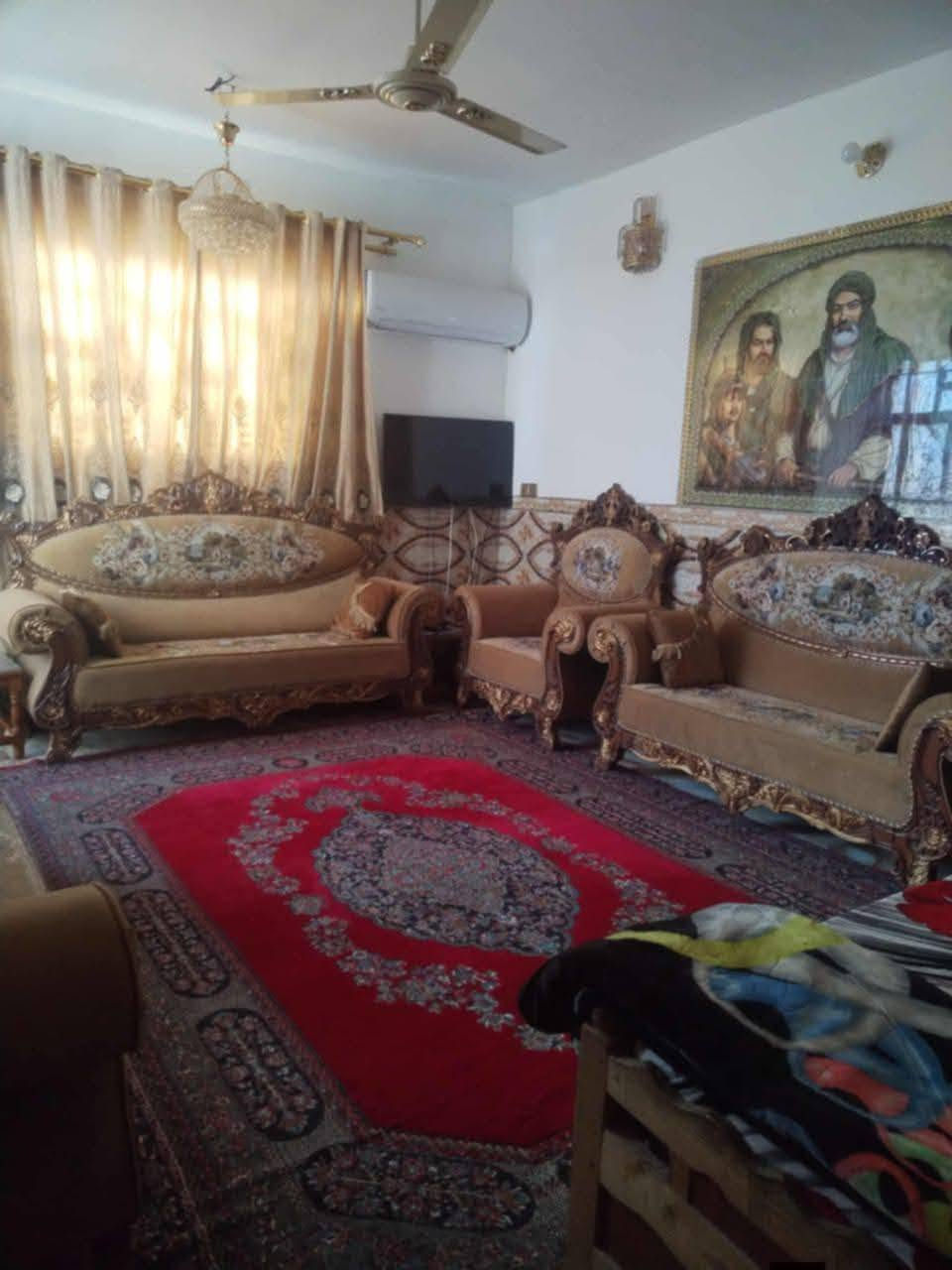 ياالله على بركة الله دار ركن زراعي للبيع المساحة ١٧٢متر. البناء طابوق في حي الامير خلف معرض الاسدي يحتوي البيت على غرفتين نوم 4×4 منور  بين الغرفتين متر و٤٠ في ٤ متر طول 
 صاله  مفتوحه ١٠ ×4استقبال 5×4مطبخ ٣ ونص ×٤
بيتونه ١٠ ×٤الواجهة سيراميك السطح شتايكر وفلين عازل للحرارةوصحيات خارجيه وداخليه ***********
@إشارة
