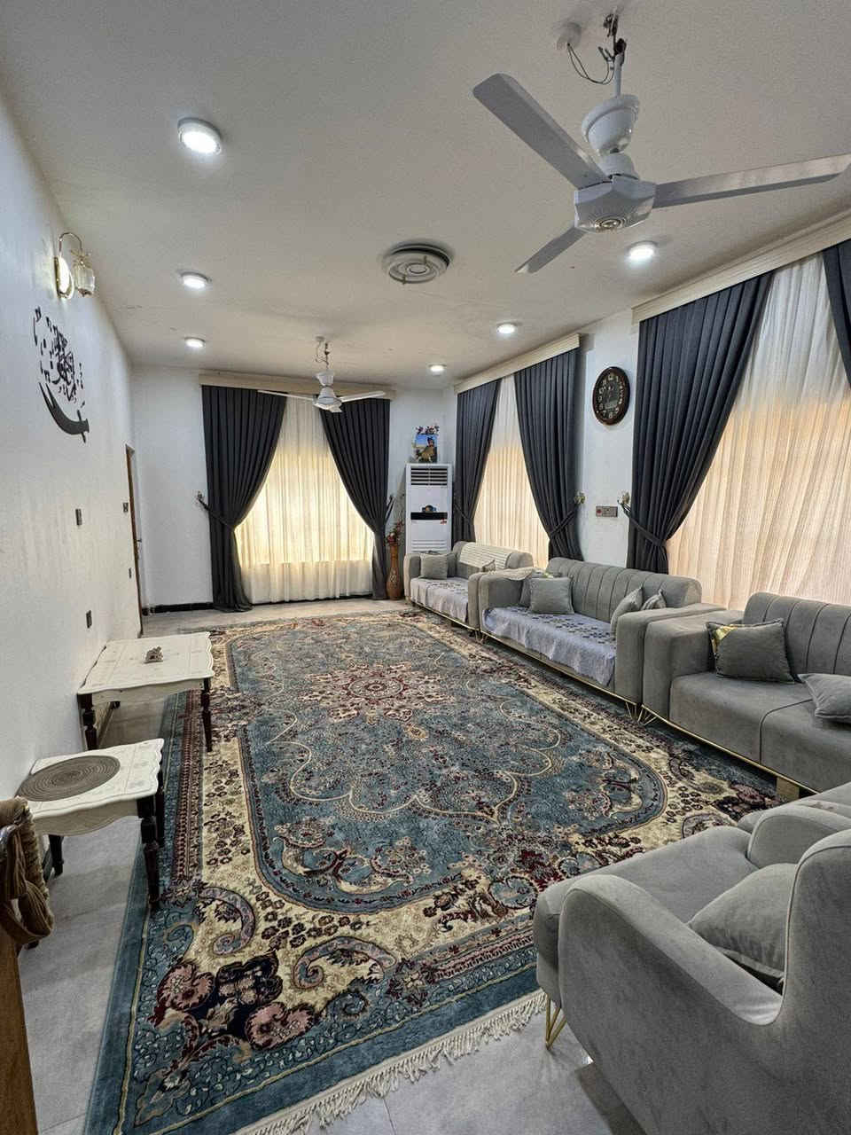 البيت للبيع بسعر مناسب
طابو ملك صرف 

البيت مساحته 260 متر 

 تبليط لباب الدار بناء طابوق 

الطابق اللرضي

غرف عدد 2   5*4

صاله 7*4

استقبال 7*4

مطبخ حار وبارد 6*4

مجمع صيحات داخليه و خارجيه

الطابق الثاني 

غرفه سويت 8*4

صاله 5*4

مخزن 2*4

العنوان الديوانيه دغاره حي الشرطه

تفاصيل اكثر إتصال برقم

***********
