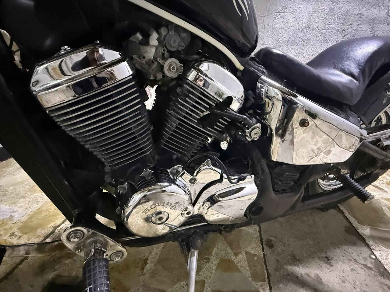 السلام عليكم هونده ستد 400الدراجة الموديل ٢٠٠١ أوراق كاملة محرك مكفول من الفتح ماء زيتي اصلي منضومه الماء نضيفةجداً صالنصة رياضي  باتري جديدالسعر ١٤٠٠   وبيه مجال مكان الدراجة بالنجف للتواصل ***********
