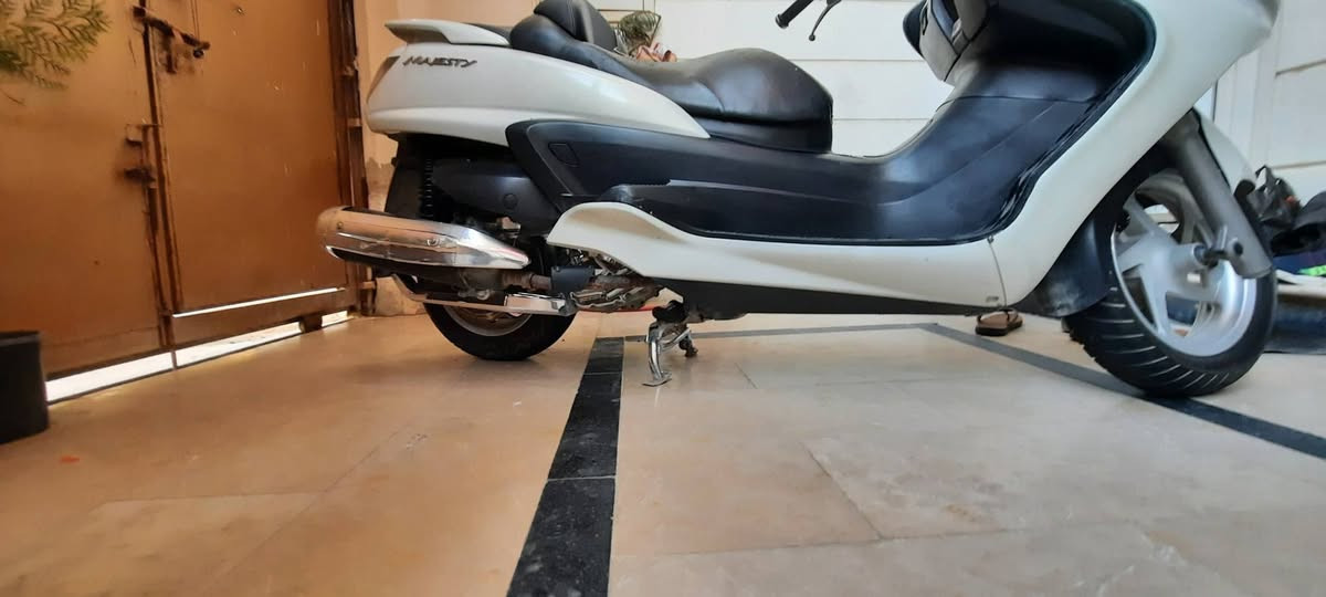 سلام عليكم ماجسته ملي جراند  ربع  250  دراجه مكفوله من كلشي محرك مامفتوح وبيه سستم نيكل بلادي اصلي وريمونت شغال تخم تاير جديد مكاني كربلاء سعرها مليون و 200 وبيه مجال بسيط  للاتصال ***********
