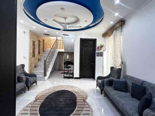 السلام عليكم 
بيت للبيع طابو صرف المساحه (١٥٠)م بناء درجه اولى كما موضح بالصور 
مكان البيت حي الزهراء قرب اسواق تفاحه 
السعر (١٣٥) مليون 
للاستفسار ***********
