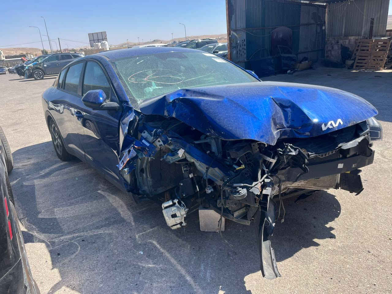 سلام عليكم K4 موديل 2025 البيع حالين بل حره سياره  السعر 82 بدون كمرك واصله ل بغداد 112قفل رقم الهاتف ***********
