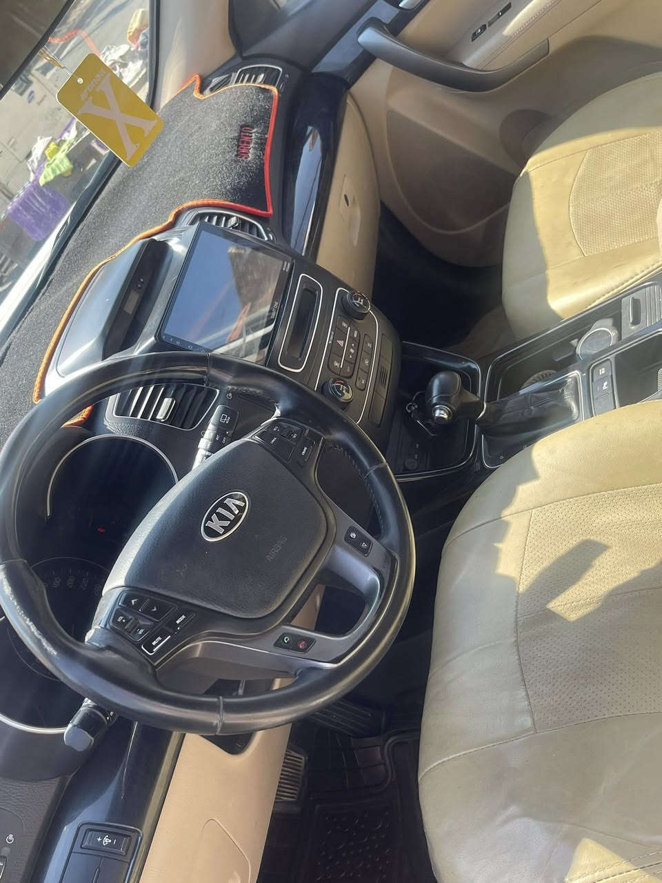 كيه سورنتو
موديل 2015
خليخي فول موصفات 
ماعده البنراما كشن كهربائي 
بصمة تشغيل
 بصمة أبواب
كشنات جلد 
بكلايتات لد
حساس خلفي 
حساس امامي
لد امامي 
٧ راكب
مري شفط
كامره خلفيه 
مكفولة كفاله عامة 
محرك ٦ 
ماشية١٢٠ كيلو 
 
لاستفسار :***********
عنوان بغداد 
سعر : 205وبيه مجال قليل
