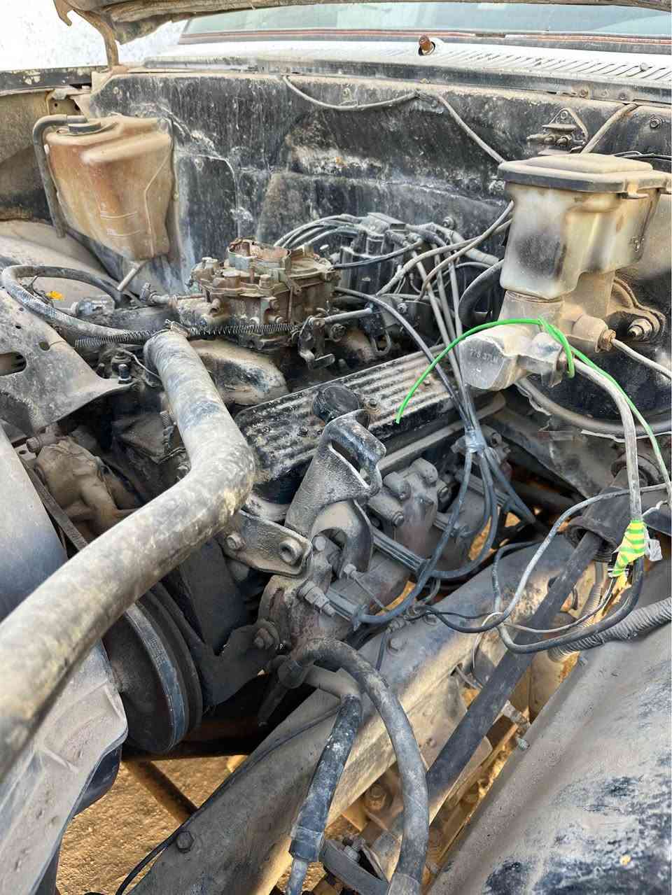 المحرك محرك امريكي للسيارات الكلاسك محرك 350 والكير 400 بس سوي اشتراك ويشتغل هو وغراضه للستفسار *********** النجف, العراق
