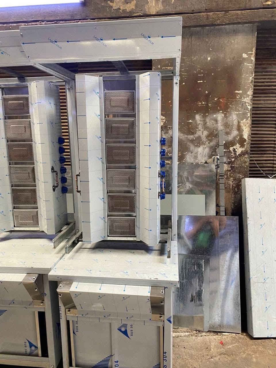 تجهيز كافة مستلزمات المطاعم والمطابخ 
والأفران وبأنسب الأسعار. وكافة الأعمال الصناعيه
العنوان العلاوي شارع ٦ التواصل ***********
