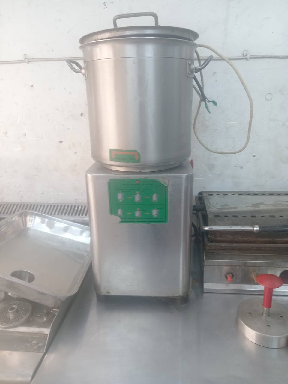 مستعدون لتجهيز المطاعم بكافه المعدات جديد ومستعمل وشراء الغراض المطاعم المستعمله الاستفسار اتصال او واتساب ***********
