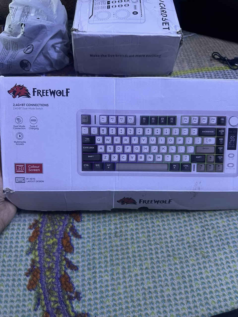 FreeWOLF M75، كيبورد
تتميز بإضاءة خلفية وتدرج لوني أرجواني.تتضمن شاشة ذكية صغيرة ومقبض تحكم في الجانب الأيمن.تدعم الاتصال المزدوج عبر بلوتوث وتردد 2.4 جيجاهرتز.


**إذا كنت صاحب هذا الإعلان وتريد حذفه لأي سبب، رجاءا أرسل رسالة إلى الدعم الفني**