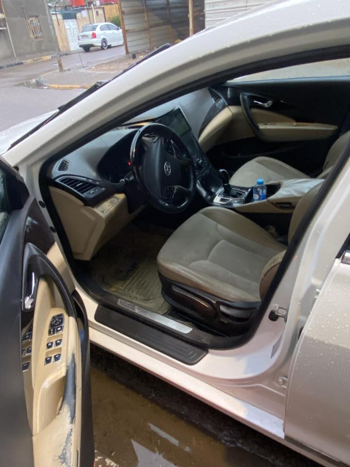 سلام عليكم سياره ازيره لبيع مديل 2014 وارد خليجي مكفوله من كلشي  مكينه 6 سلندر العنوان بصره القبله 
***********
