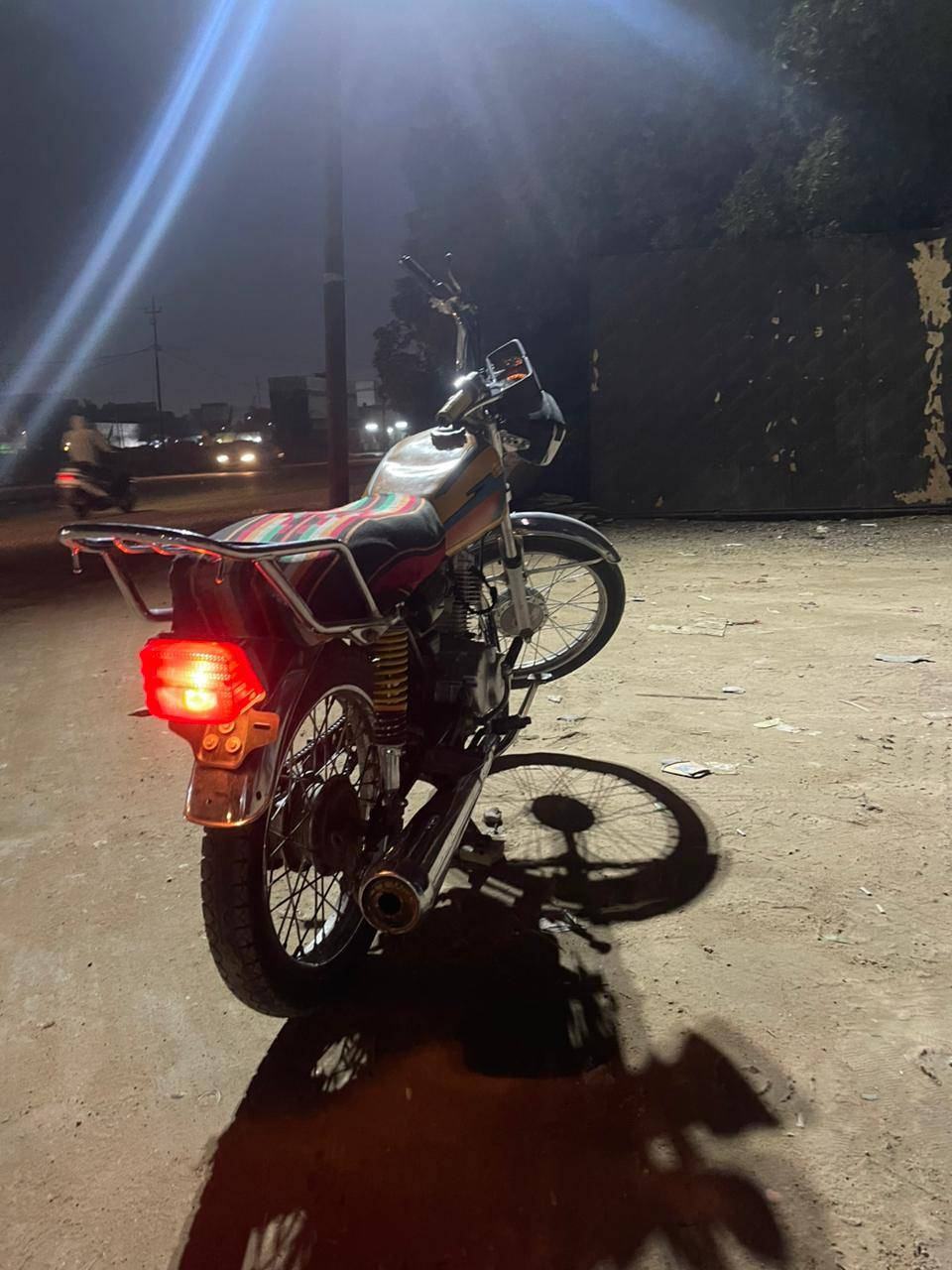 اربع كير كلك للبيع
كهربائيّة شغال ضفيره وعقل وبكلايت وكابريته وباتري كله جديد دراجه ماناقصه اي شي  دراجه نضيفه 250بيه مجال للشراي مكان نجف 
***********
