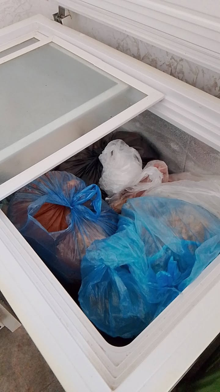 سلام عليكم غراض للبيع بسعر جدآ مناسب استخدام قليل جدآ ثلاجه حجم كبير ٢٧٥ وبيهه مجال سبلت ٣٥٠قفل بلازمه استخدام شهرين بدون نت ١١٠وبيهه مجال ميز بلازمه ٣٠فقل بوفيه ١٧٥ وبيهه مجال حجم كبير ماطور ماء ٣٠ وبي مجال مجمده تجميد فول ١٢٥ وبيهه مجال كنتور استخدام شهر ١٠٠وبي مجال جربايه حطاطه  نفر٤٠قفل مبرده نضيفه حيل ٥٠ وبيهه مجال تانكي مي ابو٥٠٠  سعره ٦٠ وبي مجال أمانة الله غراض حيل نضيفه سبب البيع يريدون يشيلون العنوان هبهب قريه العامريه ***********
