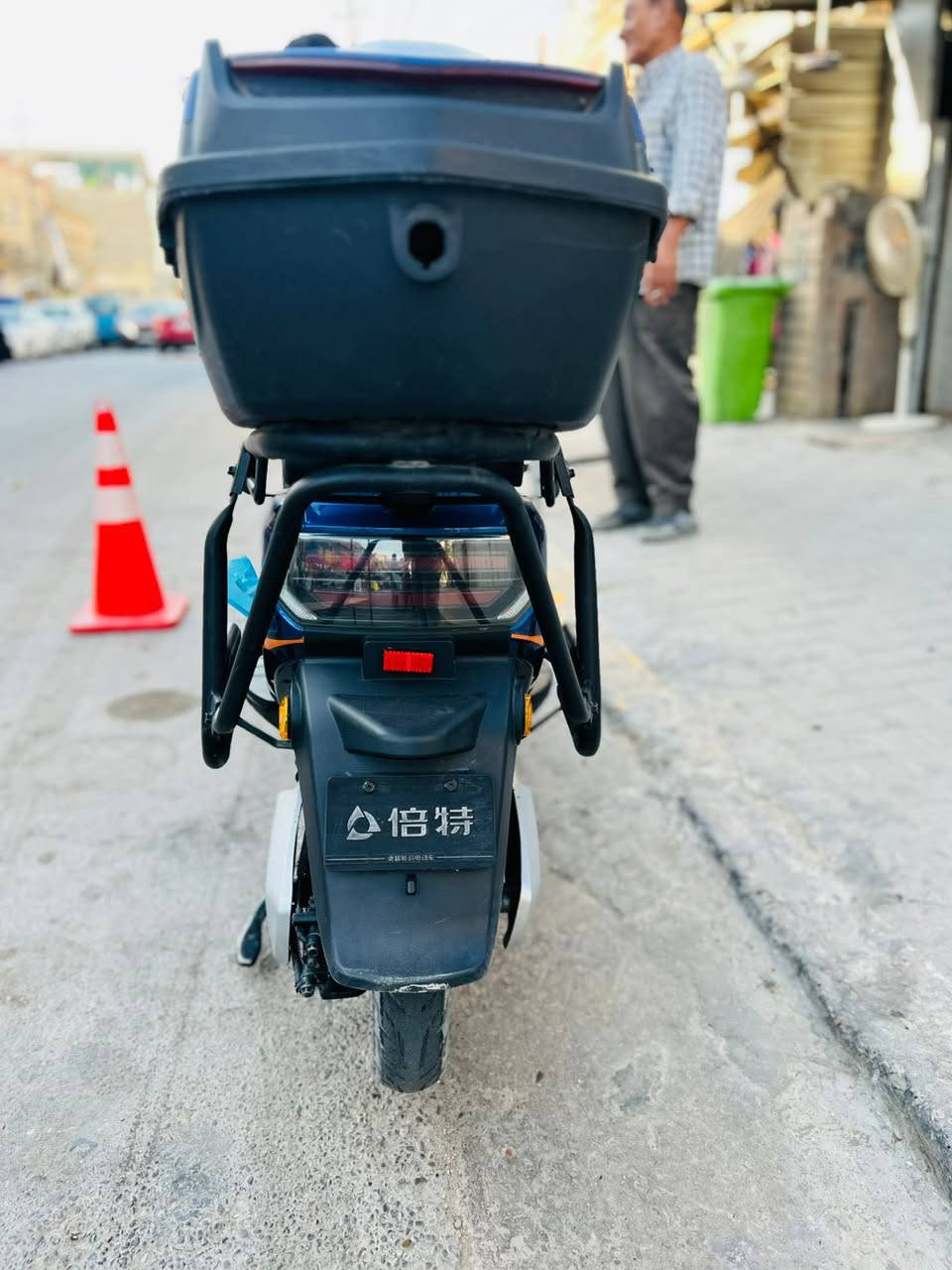 السلام عليكم دراجه شحن للبيع النضافه ممثل مموضح بصوره دراجه ممتعوبه بطاريه بحاله مثاليه للبيع ب850 رقم صاحبها 

‭0780 867 1418‬مكان بغداد دوره

