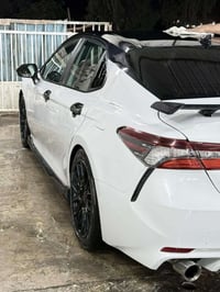 كامري trd   موديل 2021  اللون سموك   رقم شمالي انكليزي  سقف اسود   حسا...