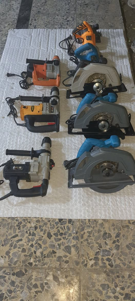 عندي هاي شروة كامله تنباع ٨ قطع مثل ما موضح بالصوره ومقطع الفيديو سعره ٣٠٠ الف كلهن شلع بضاعه باله استراليا اصلي نظيفه جدا شرط الشغل لا مفتوح ولا مصلحه بلاديه للإستفسار الاتصال على الرقم *********** او على الخاص
