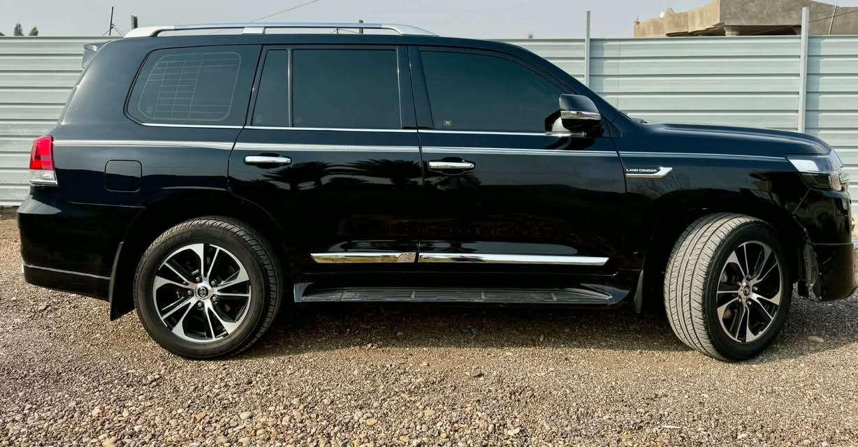 � فرصة ذهبية – للبيع مستعجل 🔥
🚗 لاندكروز 2021 GXR

⚙️ محرك 6 سلندر (V6)

📏 الممشى: 31,000 كم فقط

✨ المواصفات:

 • 8 إيربك (وسائد هوائية)

 • كاميرا 360 درجة

 • جنطات شفط

 • مغلفة حماية PPF بالكامل

 • حالة ممتازة جدًا (نظيفة كلش)

💰 السعر: 57,000 دولار

⚡ قابل للتفاوض للجادين فقط

📍 الموقع: بغداد – ناحية الرشيد


**إذا كنت صاحب هذا الإعلان وتريد حذفه لأي سبب، رجاءا أرسل رسالة إلى الدعم الفني**