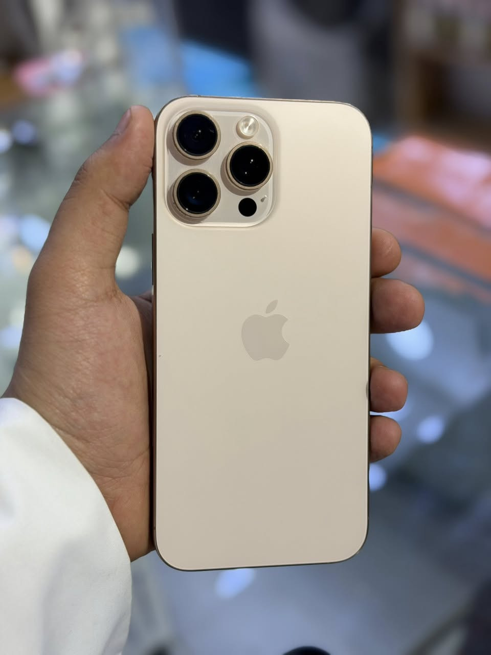 ايفون 16 برو ماكس 
ذاكره 256 
بطاريه 93 
نضافه 100/100 
شرق اوسط 
ضمان ماستر 
مركز حسن نصار للموبايل 
العنوان ناصريه حي سومر قرب السوق العصري 
موبايل ***********
