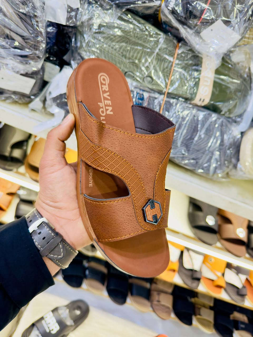 شحاطة رجالي فول طبي درجة اولى. تركي 
سعر الدرزن الرجالي 48 الف.. 
قياس 40 الى 45.. 
🚛يوجد توصيل لجميع المحافظات.


**إذا كنت صاحب هذا الإعلان وتريد حذفه لأي سبب، رجاءا أرسل رسالة إلى الدعم الفني**