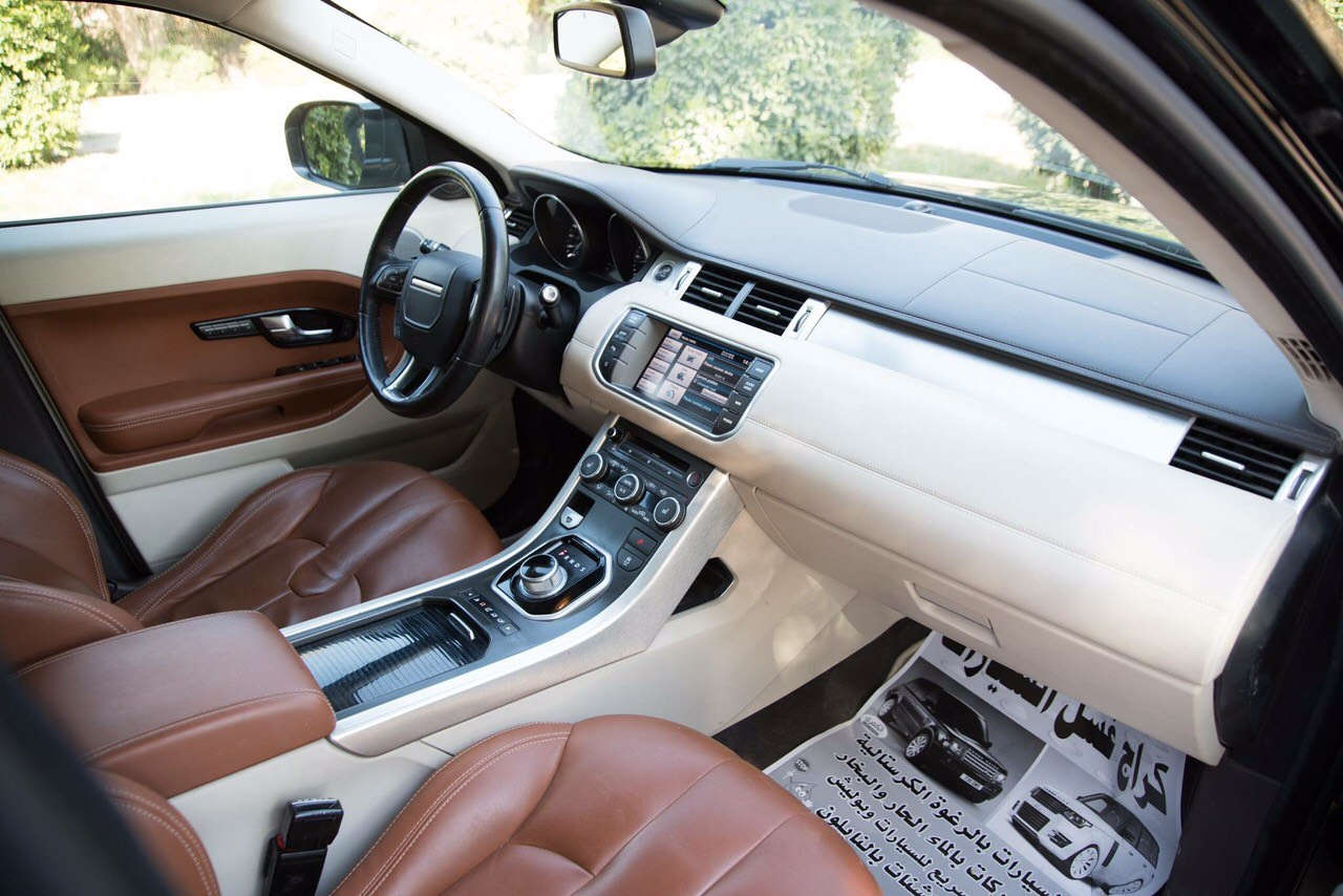 -        للبيع - رانج روفر إيفوك 2013 |
-        فخامة وقوة مع كفاءة اقتصادية!
 ✨ المواصفات المميزة:
✅ محرك 2000   Duble Turboتعمل بالديزل – قوة 281 حصان مع استهلاك وقود اقتصادي وأداء عالي!
✅ ناقل حركة 9 سرعات (ماوس) – تجربة قيادة سلسة ومتطورة
✅ أنماط قيادة متعددة – مثالية لكل الطرق والتضاريس
✅ تسارع 0-100 كم بـ 6.7 ثانية / سرعة قصوى 240 كم/ساعة
✅ سقف بانورامي + مقصورة فاخرة مغطاة بجلد غزال
✅ إضاءة داخلية قابلة للتغيير (5 ألوان)
✅ كاميرا خلفية + حساسات ركن + رادار أمامي
✅ بلوتوث + USB + شاشة معلومات ذكية
-        السيارة متوقفة عن العمل (عاطلة) والسعر يعكس ذلك!
-        الموقع: الحلة حي الصحة// واتساب ***********
-        السعر 12000 $ بسبب السفر
