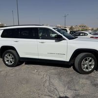 جيب گراند شيروكي فئة ( لمتد)  موديل 2023  ماشيه 70 الف ميل  لون - ابيض...