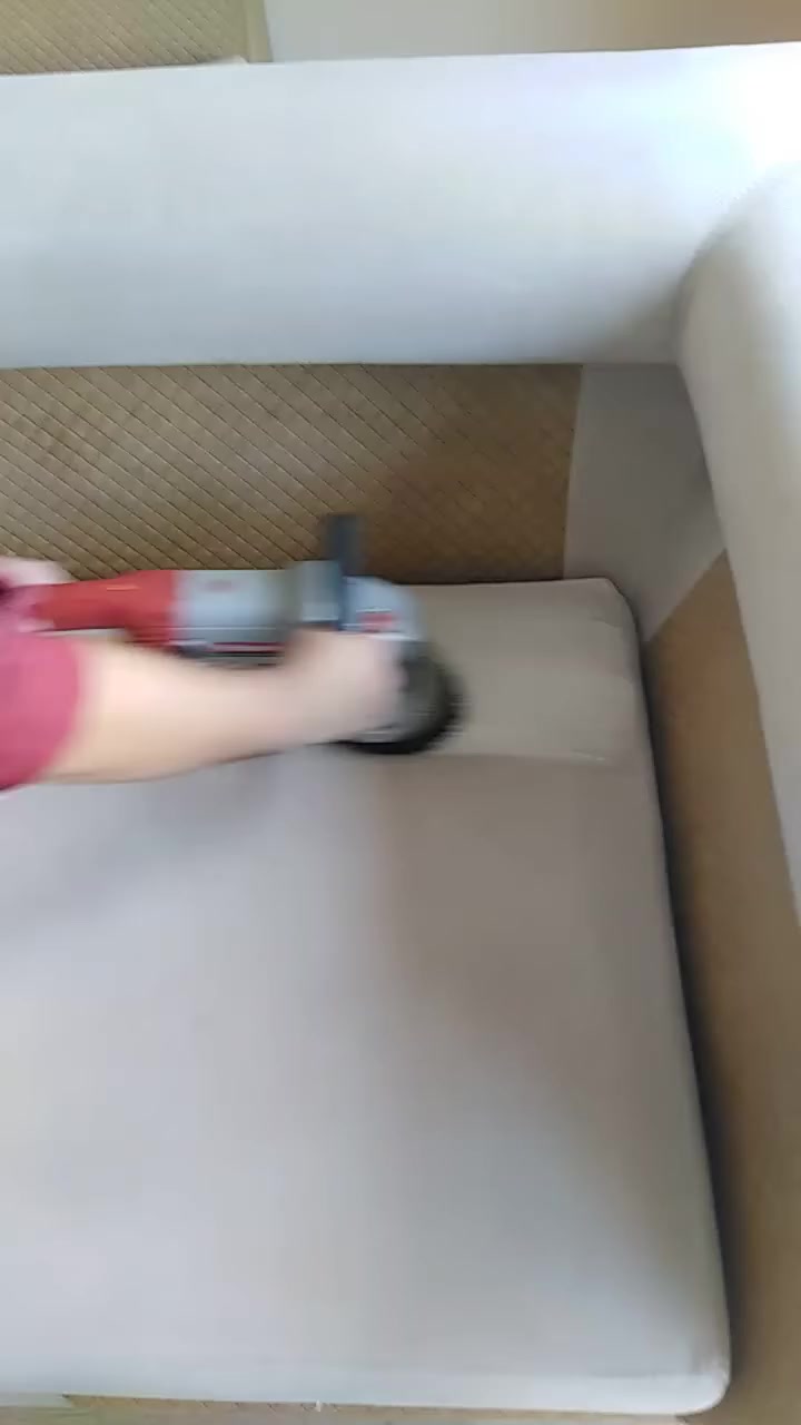 شركة نور لتنظيف مستمرين معكم في تنظيف الموقعي للقنفات والسجاد والمنازل المؤثثه والفارغه الاتصال ***********
