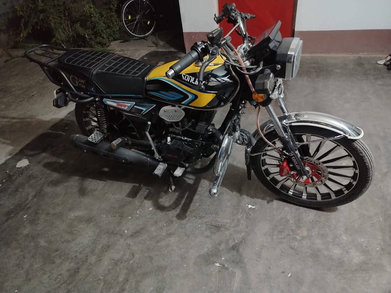سلام عليكم دراجه 2025محرك 200زنجيل دراجه كلش نضيفه ماشيه 2000سويجات بصمات ثنين أوراق  دراجه وصلت اليوم بسوك الجمعه  930 لي عنده زود متواجد خاص


**إذا كنت صاحب هذا الإعلان وتريد حذفه لأي سبب، رجاءا أرسل رسالة إلى الدعم الفني**