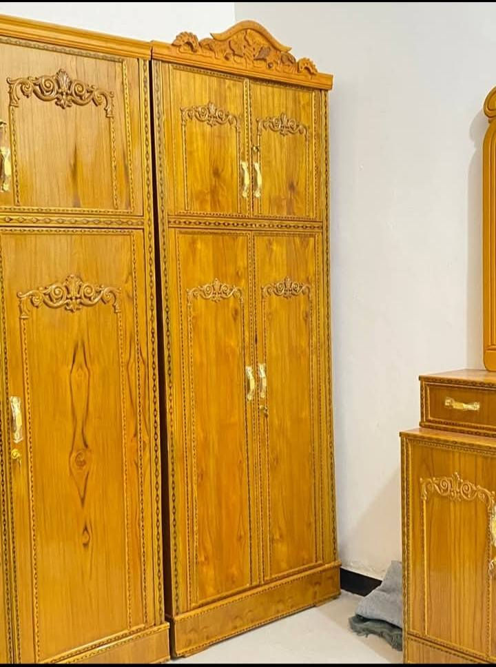 غرفه  ٦ ابواب صاج عراقي ملحق طابقين تتكون غرفه من ٨قطع العنوان بغداد غرفه جديده مال معمل 
سعره ٩٠٠الف 
العنوان بغداد 
***********
