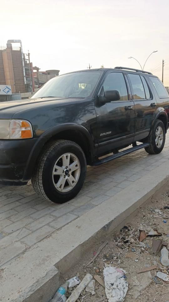 فورد اكسبلور 2004 
بأسمي رقم انكليزي محرك بلادي لاصرف ولاتبخير السيارة موجودة في بغداد 
رجاءً بس الشراي يتصل 
***********
