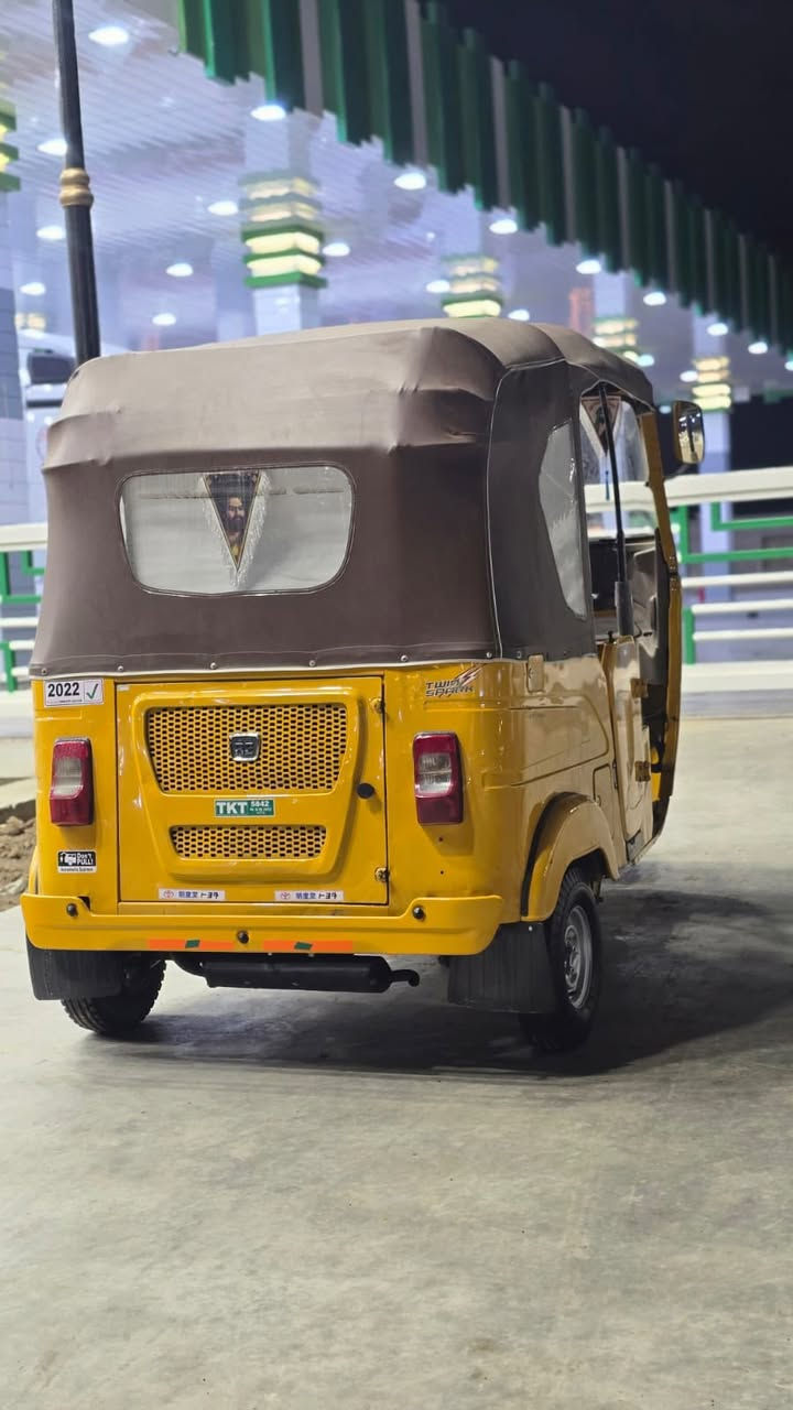 السلام عليكم
تكتك للبيع موديل ٢٠٢٢
نضيفه كلش رقم وسنويه 
مكاني بغداد حي اور 
***********
