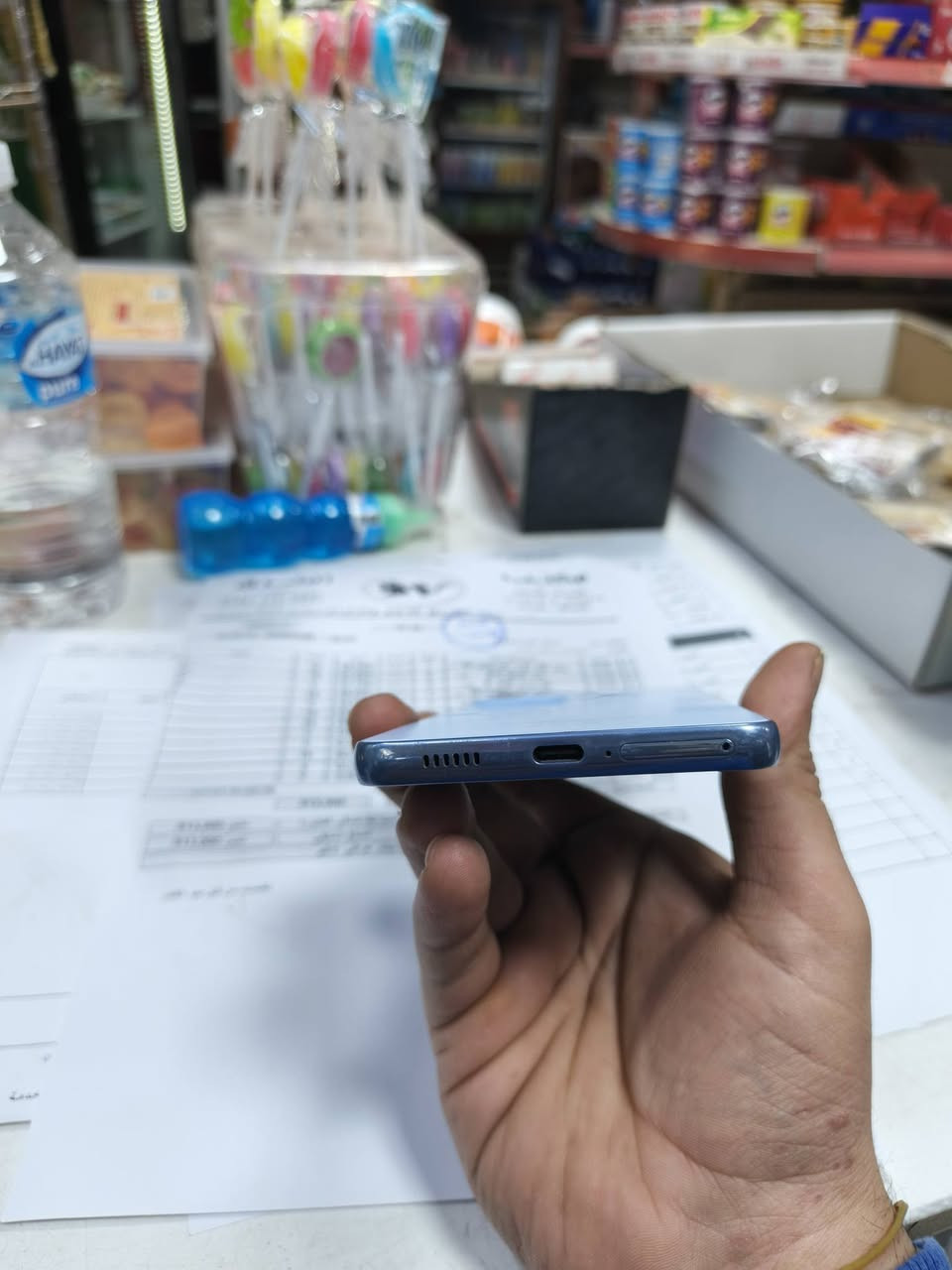 سلام عليكم 
هاتف سامسونج جالكسي a53.. 5g
الجهاز نضيف كلش بلادي غير داخل صيانة
ملحقات كارتون فقط
ذاكره ٢٥٦ عشوائية ٨
السعر ١٩٠ 
مكاني بغداد الاعظميه 
***********
