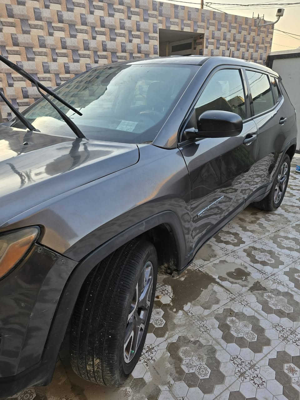 سلام عليكم
جيب كومباس 18 
محرك 2400
كير 9 نمره 
حادث جاملغ وبنيد
السياره مواصفات معروفه 
4 انضمه قياده
فور ويل 
تحكم سترين 
تثبيت سرعه 
زياده ونقصان سرعه تحكم يدوي 
لايت زنون 
سستم صوت 
السياره عليهة غرامات مليون و 200 تنزل من فلوس السياره 
 السياره بيهة كازكت وسويته
 جاهزه مجهزه السياره 
تراي للشمال مستعجل علة البيع
 السعر 115
مكان السياره ديوانيه  
غير متواجد على الفيس
 الاتصال على الخط 
***********
