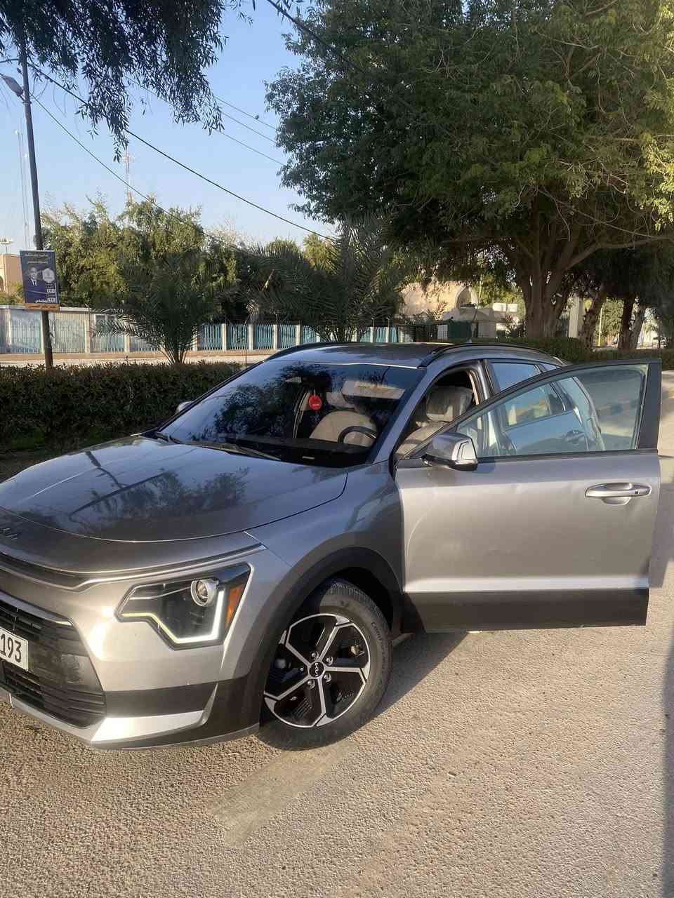 من رخصه لدمن 
كيا نيرو 2023
سياره بسمي 
مواصفاته معروفه  وجاهزه من كلشي 
سعره ١٣٣وبيه مجال قليل 
***********
