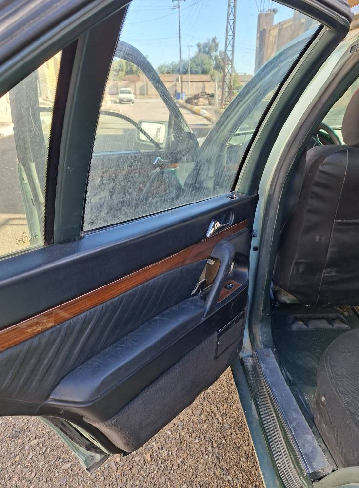 للبيع مارسيدس شبح 93 رقم نجف انكليزي سنويه لغاية 2029 باسمنه بيهه جراد قليل بالبنيد محركvvt موجوده بكربلاء السعر55 للتواصل***********
