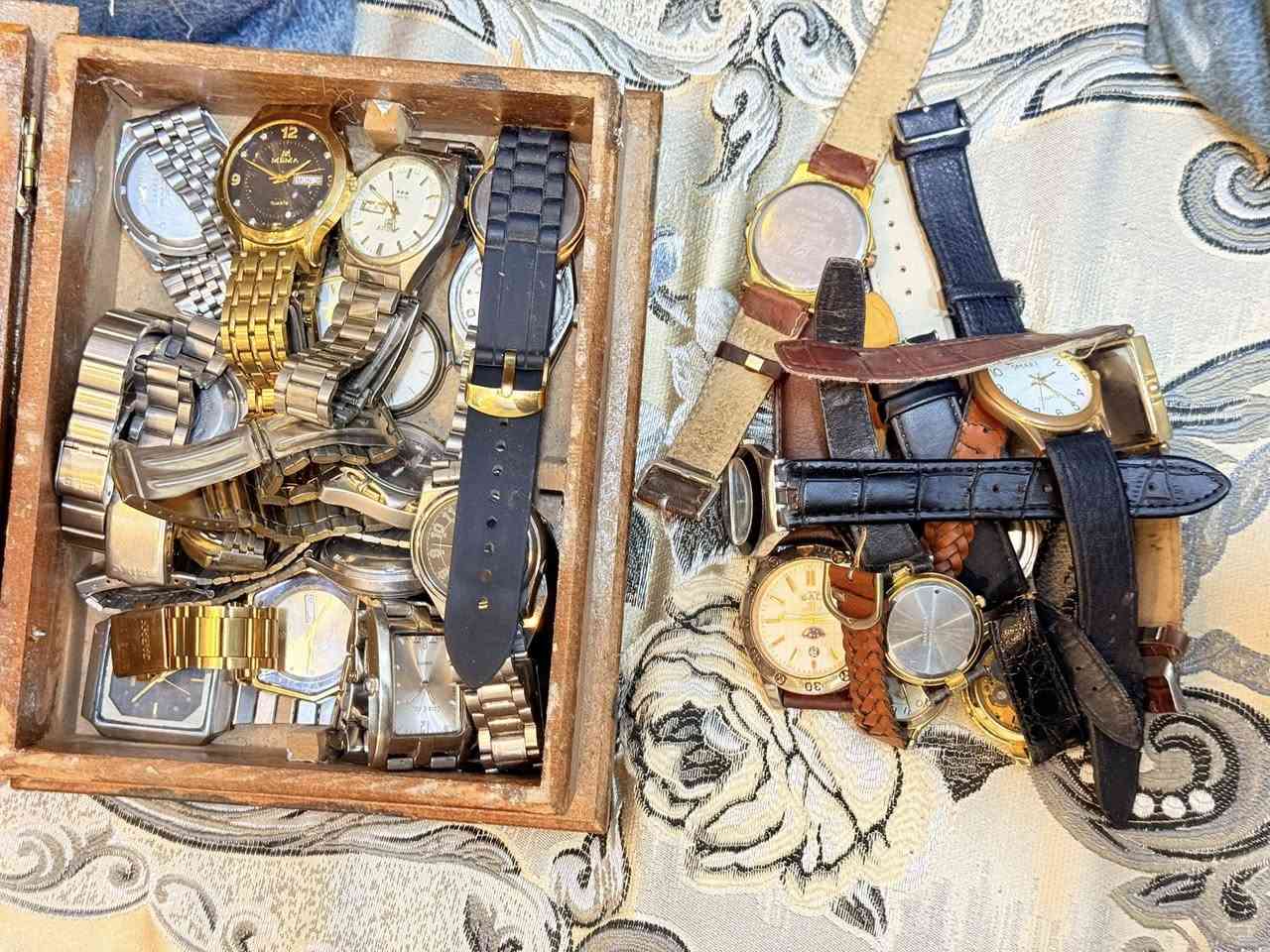 شلعة ساعات سويسري وياباني فقط ساعات نضيفه وماركات معروفه والي يريد مفرد عادي اليحب يتصل *********** اويراسل
