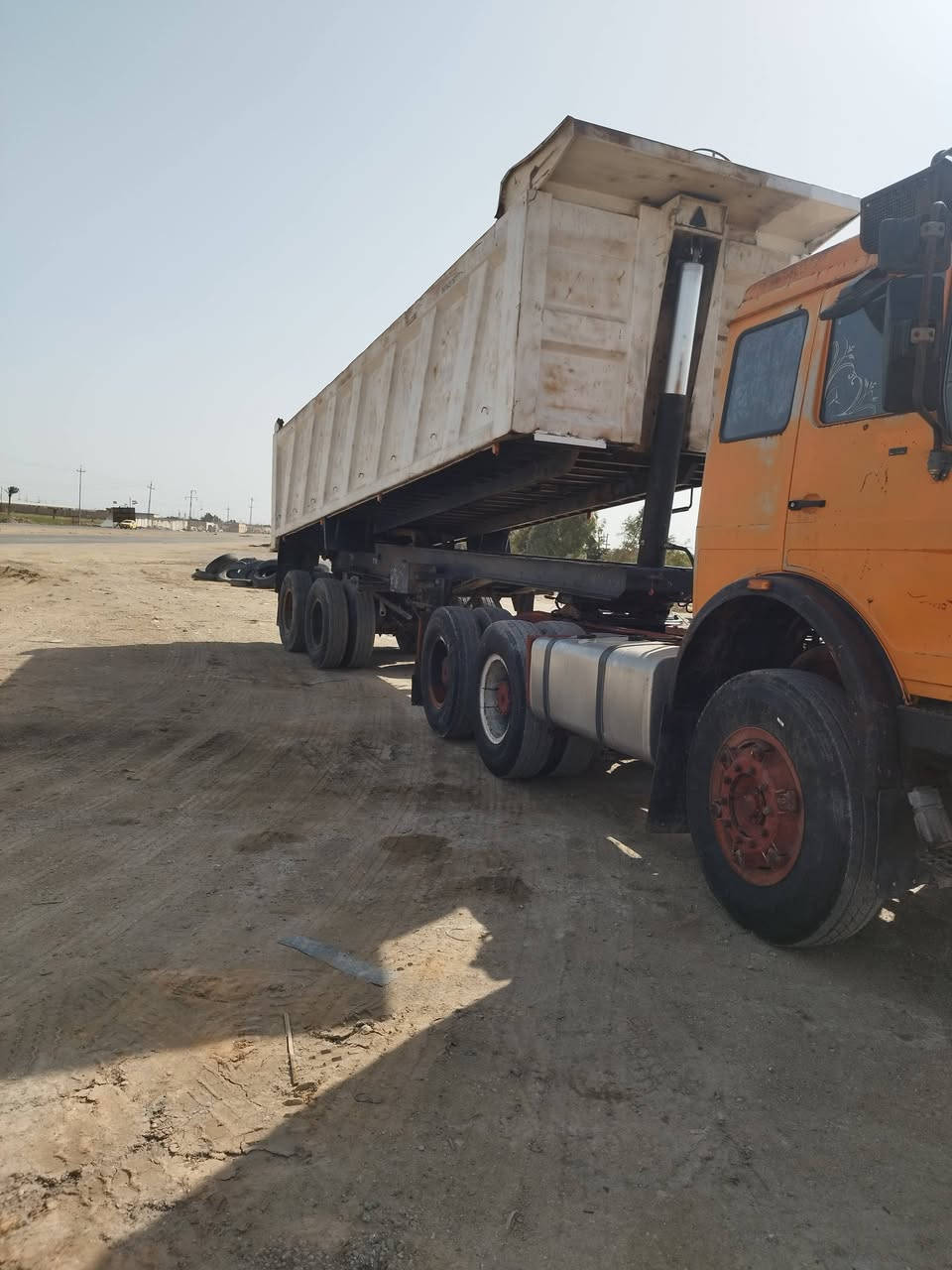 سلام عليكم سياره البيع موديل 81مكينه 28لاتنقيص ولاتبخير كير 111 عربانه علم موديل 2007 جاهزه العمل السعر 4شدات وبيه مجال***********
