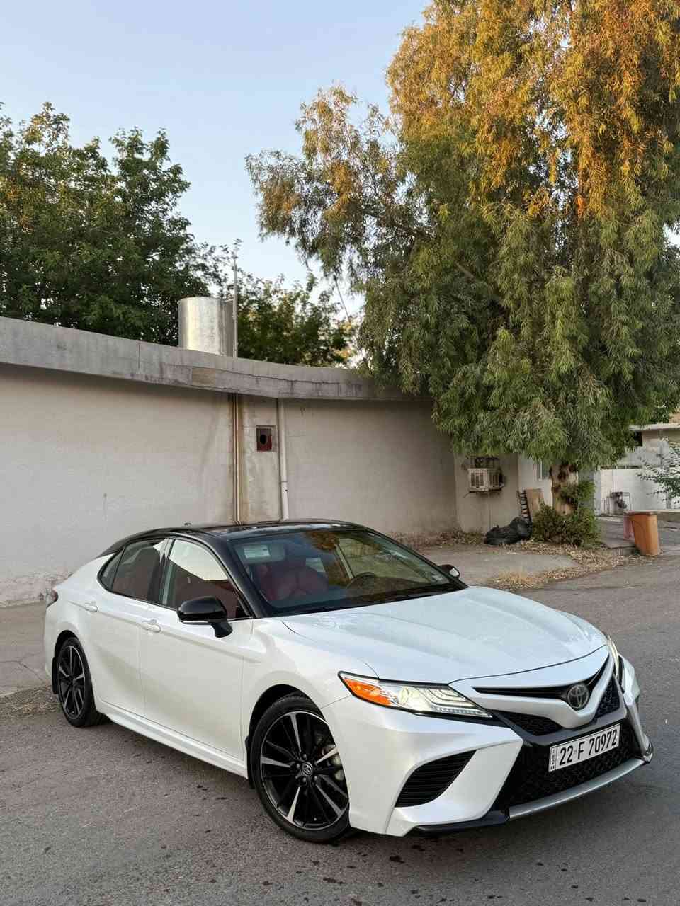 🚗 للبيع: تويوتا كامري XSE موديل 2020 (وارد أمريكي) ممتازة وجاهزة للاستخدام فوراً.
📌 المواصفات الأساسية:

 الموديل: 2020

 الفئة: XSE (أعلى فئة رياضية)

 اللون الخارجي: أبيض 

 اللون الداخلي: جلد احمر 

 المحرك: 2.500 (4اسلندر )

 الوارد: أمريكي

بنسست سيارة چاملغ ورا سبوغ شبرصندوق سبوغ

🌟 أبرز المميزات والتقنيات:

 فتحة سقف (بانوراما) تضفي لمسة فخامة.

 شاشة عرض كبيرة تدعم Apple CarPlay و Android Auto مع نظام صوتي متطور.

 رادارات أمامية وخلفية، نظام تنبيه مغادرة المسار، ونظام الرادار التفاعلي (رادار شحط).

 نظام مراقبة النقاط العمياء في المرايا الجانبية.

 عجلات (ويلات) ألمنيوم رياضية مقاس 19 إنش بلونين مميزين.

 إضاءة LED أمامية وخلفية بتصميم هجومي رائع.

 تشغيل ذكي (بصمة) مع دخول ذكي لجميع الأبواب.

 أنظمة قيادة متعددة (Eco / Normal / Sport) لتناسب كل الأجواء. رقم السيار أربيل انكليزي ب اسمي تحويل مباشر مكان السياره أربيل  الاتصال ع رقم موبايل ***********.                                                                              ره قم شانصي سيارة 4T1K61BK0LU001587
