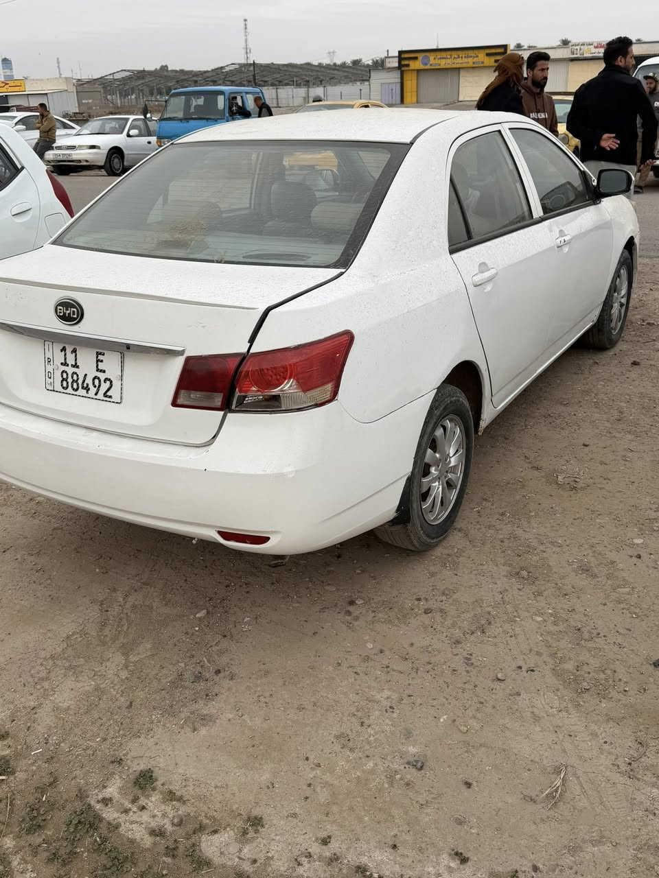 سلام عليكم بيوايدي ٢٠١٣السيارات جاهزة مكينة كير نضيفات.  صدرجديدالسعر 35قفل العنوان بغداد الدوره رقم ***********
