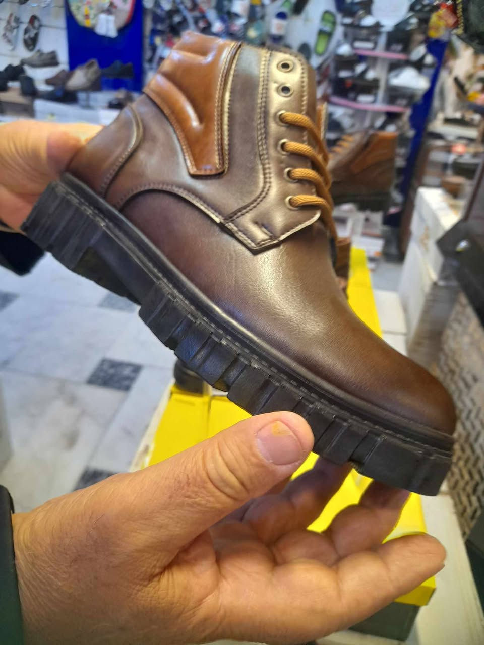 سلام عليكم متوفر احذيه درجه اولى
اقل قطعه خذتهه ب ١١ الف بس صار خلاف اني وبو محل ع الايجار  وريد ابيعهن مستعجل ع بيعتهن عندي تقريبا 80قطعه 
احسب القطعه ع 9الف  ابيعهن شلعه وحده تجي بعينك تفحص  اذا مو نفس القطعه لا تنطي فلس واذا  انته من غير محافضه  تتفق وي شركه توصيل وافتحلك فيدوو تصال  عليهن لان عندي صار ضرف ومستعجل ع  فلوس  رقمي هذه لتواصل 
0788 403 7383 0
