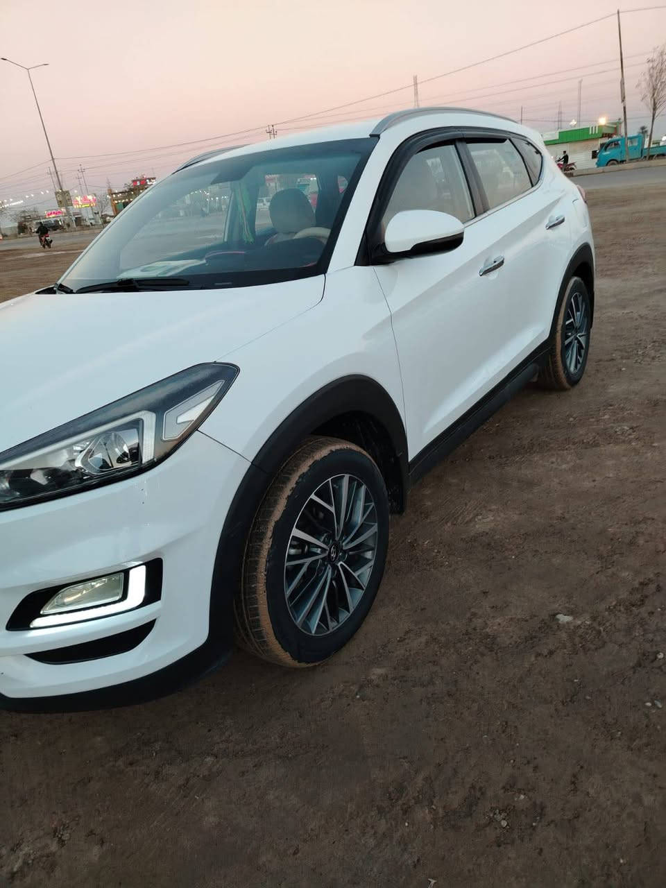 توسان للبيع موديل 2019خليجي الگاصد بيها ملاحظات صبغ شبرين بقبق الصندوق وبارد باب السائق كلش قليل مفتوح الباب معدل ومرجعينه نفسه مواصفات السيارة بصمه كشنات جلد محرك2000 السعر190ورقه وبيها مجال الاستفسار على هذا الرقم***********المكان صلاح الدين/الدجيل
