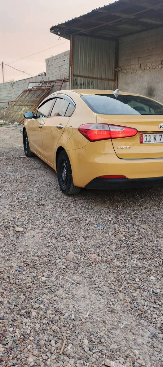 سلام عليكم كية فورتي موديل 15
سيارة وارد امريكي الحادث بس بلحافة مال الجاملق وحافد البنيد مكان السيارة بغداد المشتل شارع المدارس قرب التجارة السعر 110 مكلف بنأشر رقم الهاتف ***********
