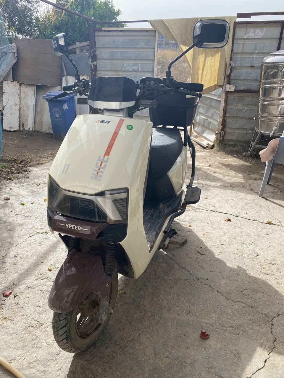 دراجه شحن 2025 للبيع سعر 650 وبيه مجال مكان الطارميه الشراي يتصل ***********
