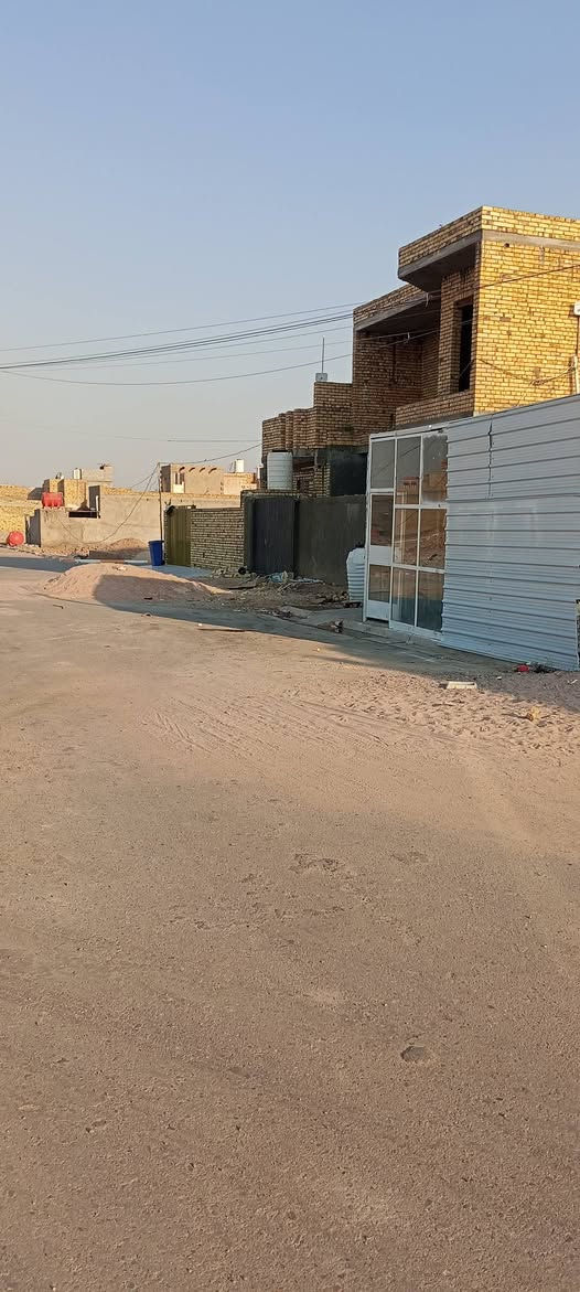 سلام عليكم بيت اللبيع ب موضفين مقابيل ساحه وبشارع 15مساحه 200 متر غرفتين وصاله وحمام ومنؤر مطبخ حار وبارد دوانيه طابو ستفسار ‏‪***********‬‏
