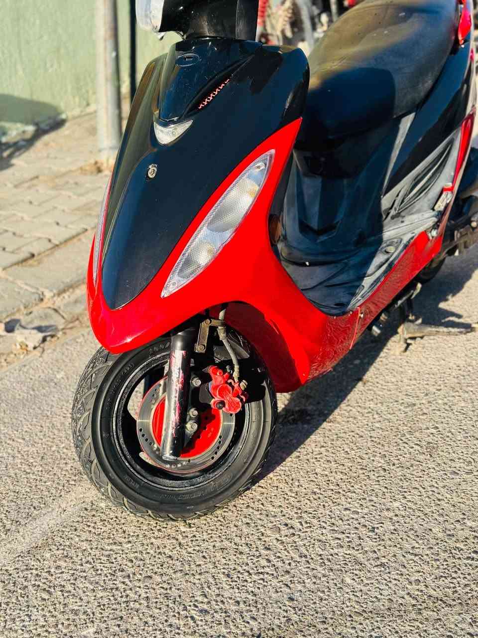 سلام عليكم دراجة كامكو جي فور دراجة كل نقص مابيها دراجة شلعة ومعدل فول دراجه ماعيزه شي دراجة مامفتوحة دراجة كهربائيات كلة شغالة دراجة حلوه نضيفه المكان نجف السعر 550الرقم.***********
