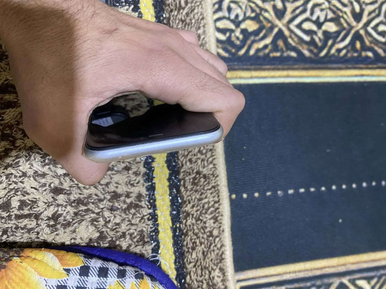 سلام عليكم آيفون ١١العادي ذاكرته ١٢٨جهاز يخبل شحن مخابره مبدله بطاريته وضهره بس الباقي كفاله مكاني بصره للتصال ***********وبيه وتساب
