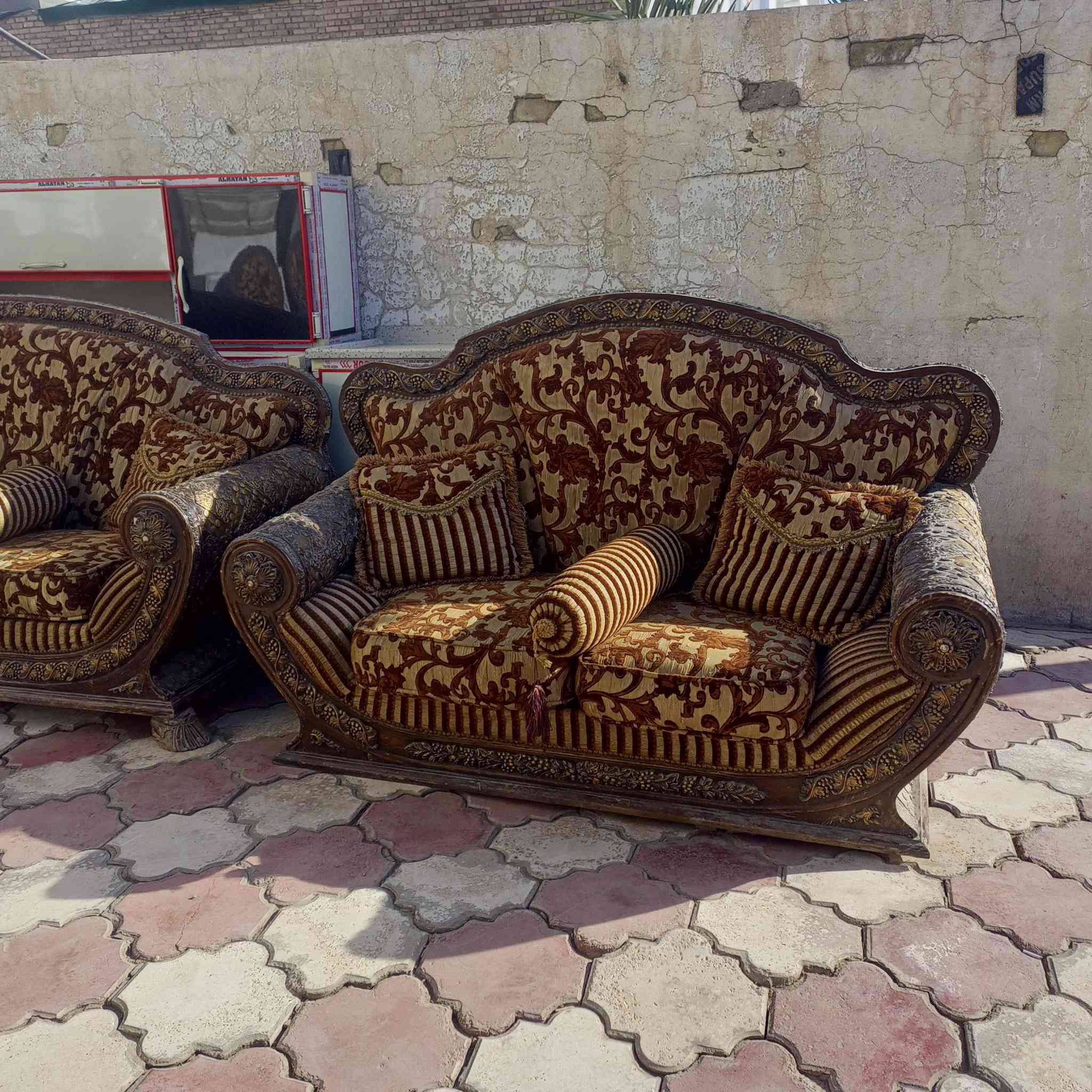 تخم ملكي مستعمل نظيف ٩ مقاعد+ ٣ طبله السعر ١٩٠ ألف بابل الحمزه الغربي حي الدولار قرب عماره دكتور ناجي أتصال ***********
