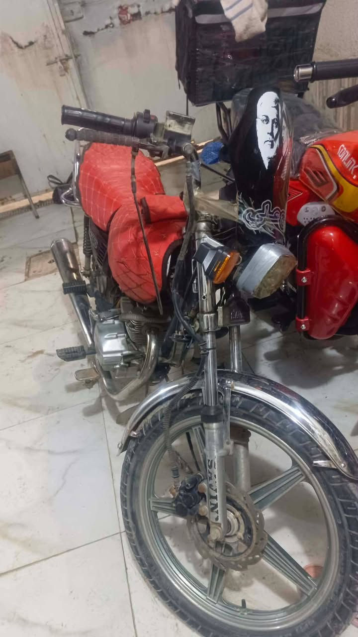 السلام عليكم
دراجه اللبيع موديل 2018 اوراق كامله مكينه حلوه 
السعر 375 مكاني بغداد سبع قصور تواصل خاص و
***********
