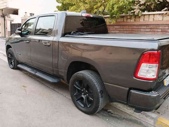 ألسلام عليكم 
رام موديل 21 بك هورن محرك 5700  4×4
السيارة ضررها موضح بلصور وجميع الايرباكات سليمة واني مستوردها رقم اربيل بأسمي السيارة بصمة مري شفط بدلات كهرباء حساس امامي خلفي بصمة تشغيل وباقي المواصفات السعر( 290 $) نهائي للاستفسار  ***********
