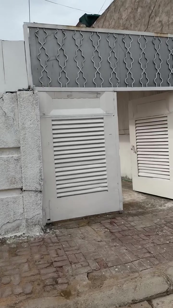 بيت للايجار في الكوفه حي الجامعه في الكوفه وليس النجف قرب حي المتنبي 200/م بيت خريطه كامل مع الخدمات والشرح بالفديو 
وشرط تكون عائله صغيره والبيت بسيط جدا 
واجار ستة اشهر تندفع مقدماللاستفار*********** المالك ولحد يتصل بدون مايشوف الفديو
